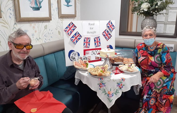 Stepping into the TARDIS – Quorn care home takes a trip down memory lane